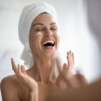 Say Goodbye to Sun Damage and Lack of Hydration: The Secret to Keeping Your Skin Young and Radiant